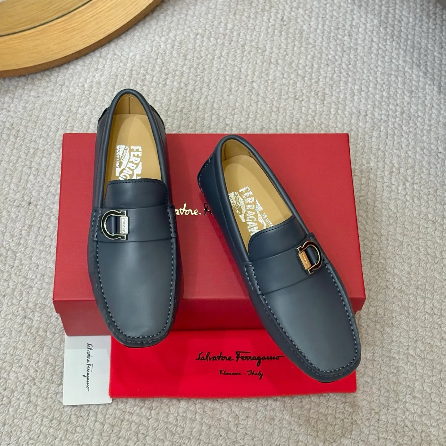 Men's men's shoes 💰420 (Yangli) Ferragamo 〰Ferragamo 2⃣️0⃣️2⃣️5️⃣ New series 👊🏻 Upper 🇮🇹 Italian imported calfskin, original outsole molding. Water-dyed sheepskin lining. The identity of every successful man is set off, and the upper and lower shoes are elegant and stable🚶🏻🚶🏻The high-end custom counter original replica is an eternal classic🔍️Number of codes: 38-46 with counter packaging